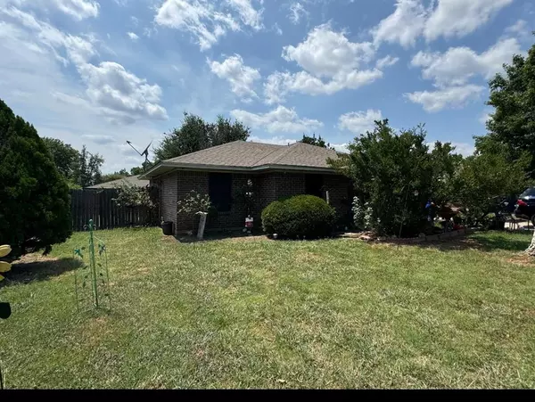 821 Jennifer Court, Sanger, TX 76266