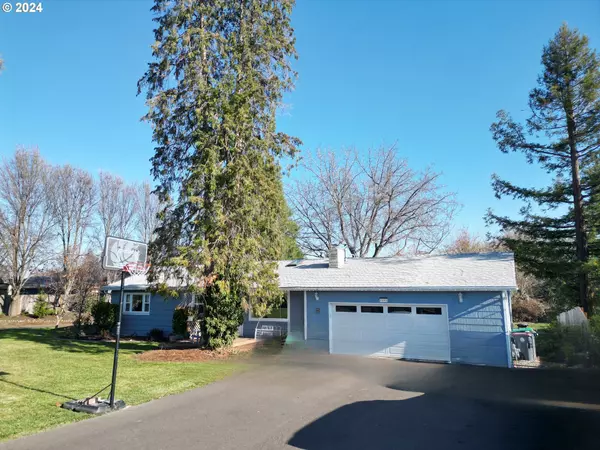 2495 HAPPY VALLEY DR, Medford, OR 97501