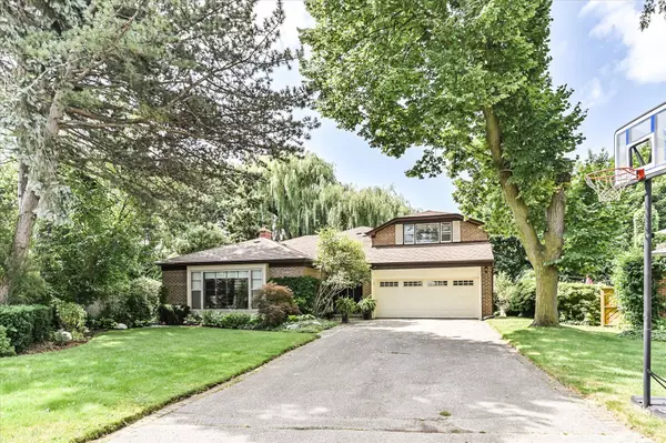 3 Troon CT, Toronto C12, ON M2P 1N4