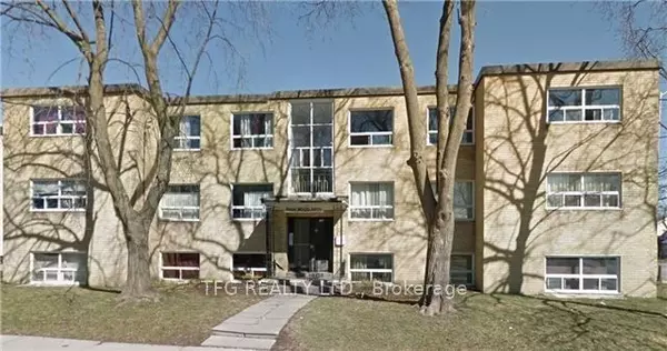 276 Saguenay AVE #8, Oshawa, ON L1J 2M8