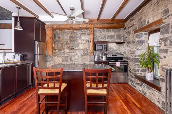 8 Starr PL, Kingston, ON K7L 4V1