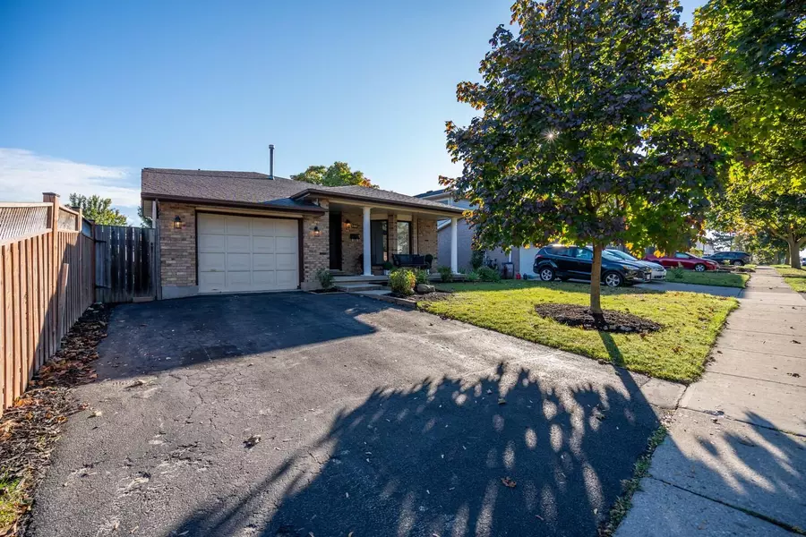 140 Dinison CRES, Kitchener, ON N2E 2V2