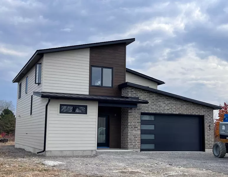 43 Fraser DR, Quinte West, ON K0K 1E0