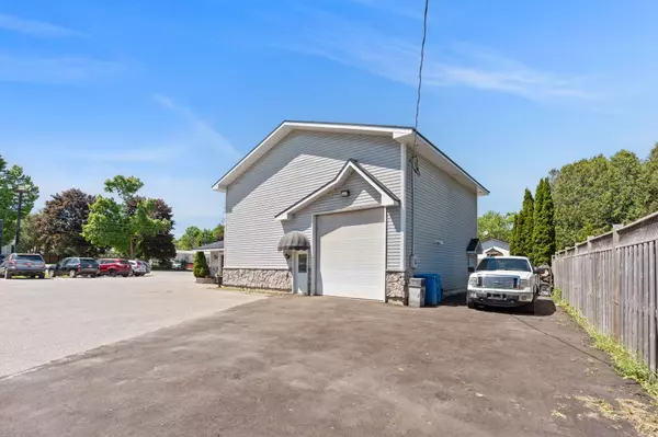 Orillia, ON L3V 4P8,444 Laclie ST