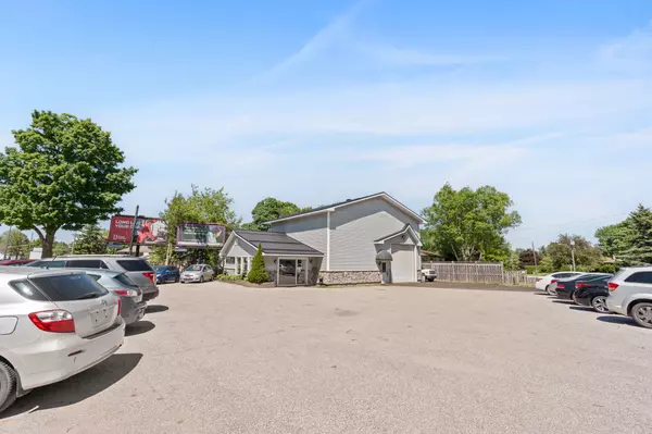 Orillia, ON L3V 4P8,444 Laclie ST