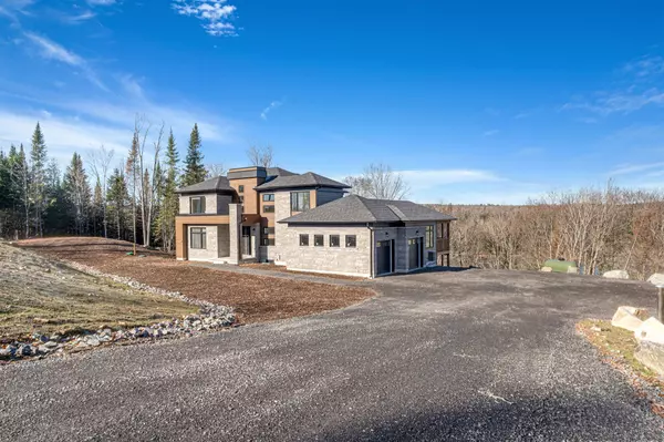 Lake Of Bays, ON P1H 0K1,1008 Napier CT