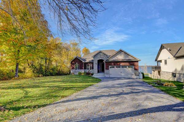 4 Prinyers DR, Prince Edward County, ON K0K 2T0