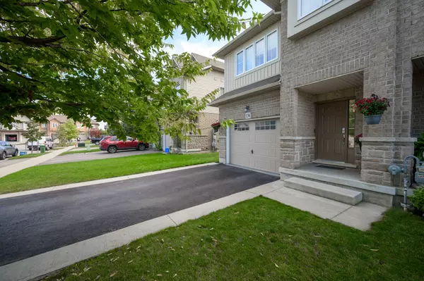 136 Palacebeach TRL, Hamilton, ON L8E 0C3