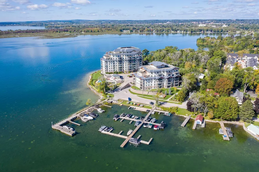 90 Orchard Point RD #105, Orillia, ON L3V 8K4