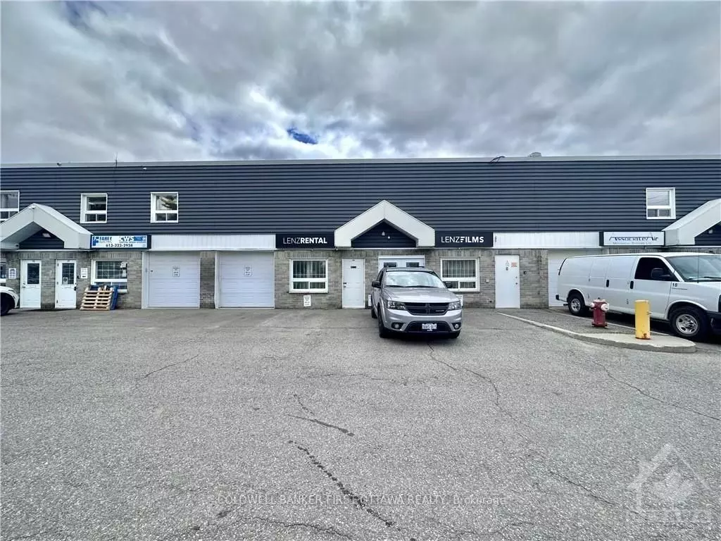 Country Place - Pineglen - Crestview And Area, ON K2E 7V6,81 AURIGA ST #13 & 14