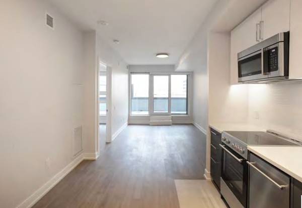 2525 Bathurst ST #304, Toronto C04, ON M6B 2Y9