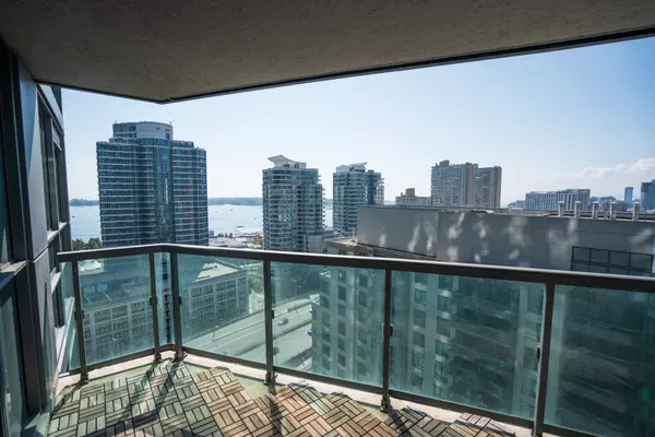 Toronto C01, ON M5J 3A3,19 Grand Trunk CRES #2315