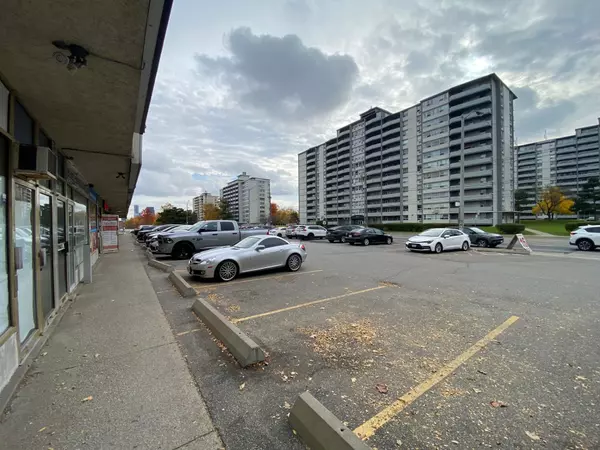 Toronto C06, ON M3H 2R9,566 Sheppard AVE W