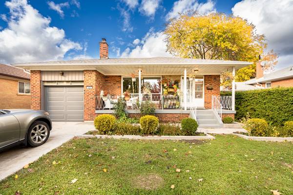 22 Ladbrooke RD, Toronto W09, ON M9R 2A8