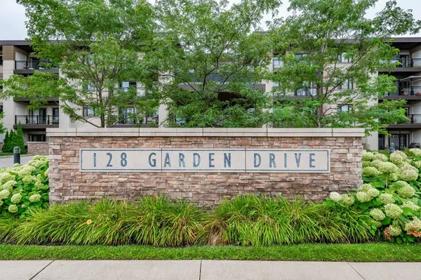 Oakville, ON L6K 0H7,128 Garden DR #417