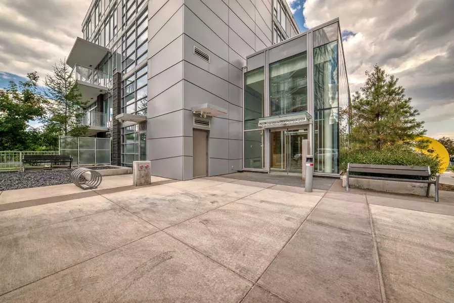 128 Waterfront CT Southwest #303, Calgary, AB T2P 1K7