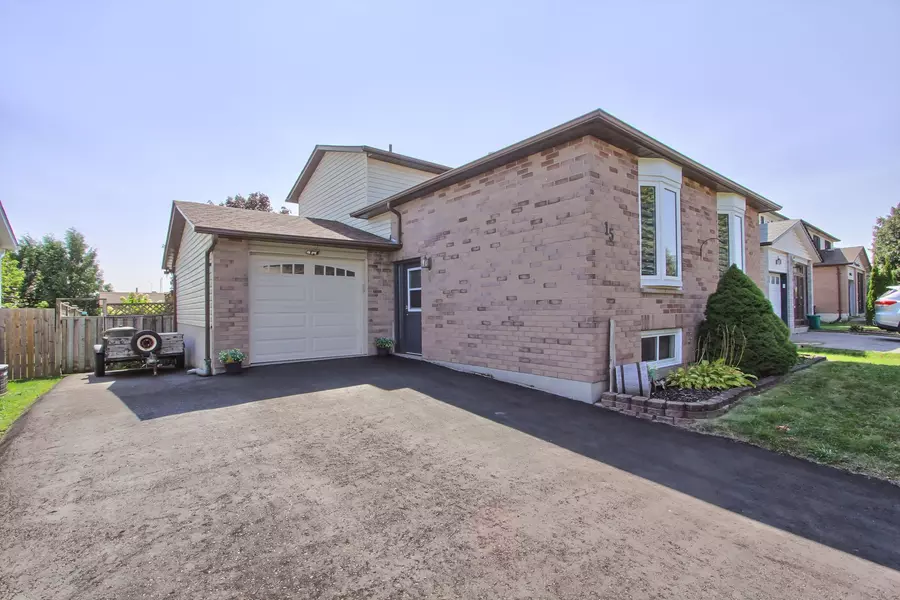 15 Northgate DR, Bradford West Gwillimbury, ON L3Z 2G9