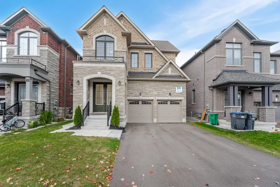 43 Rainbrook Close, Brampton, ON L6R 0Y9