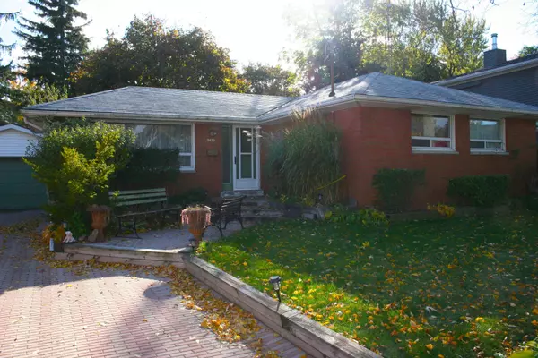 Oakville, ON L6L 1V6,2470 Meadowood CRES