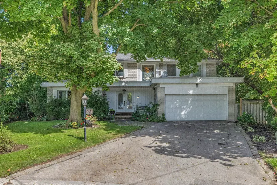 22 Woodthrush CT, Toronto C15, ON M2K 2B1