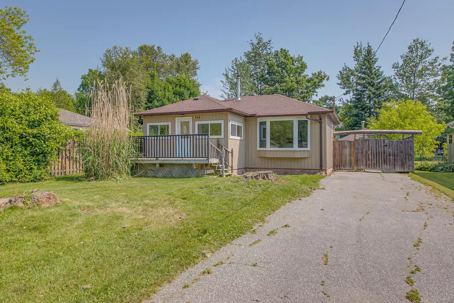 904 Maplewood DR, Innisfil, ON L9S 1Y7