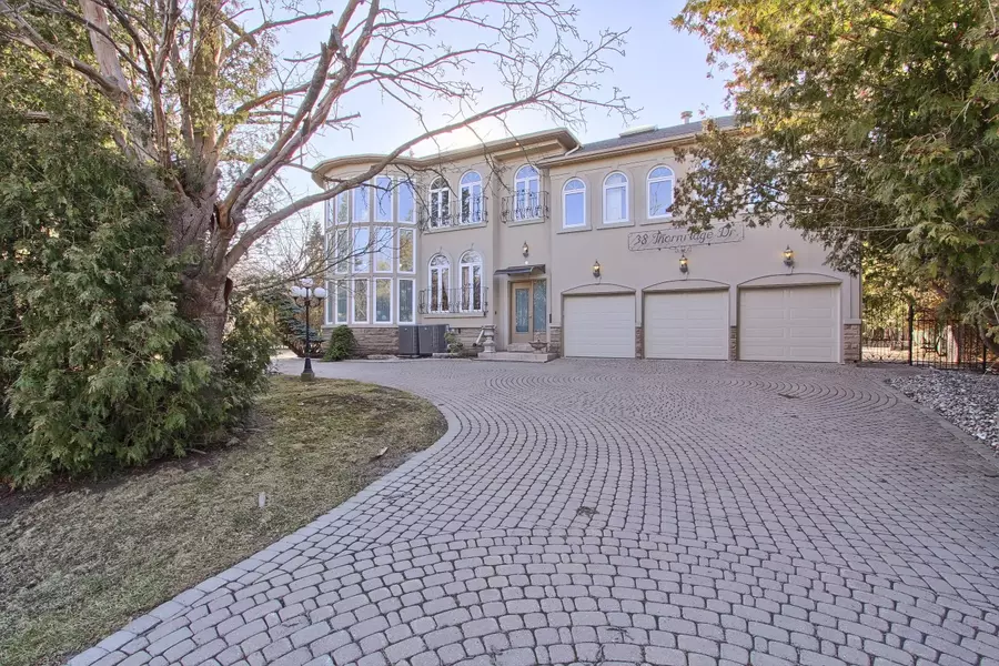 38 Thornridge DR, Vaughan, ON L4J 1C8