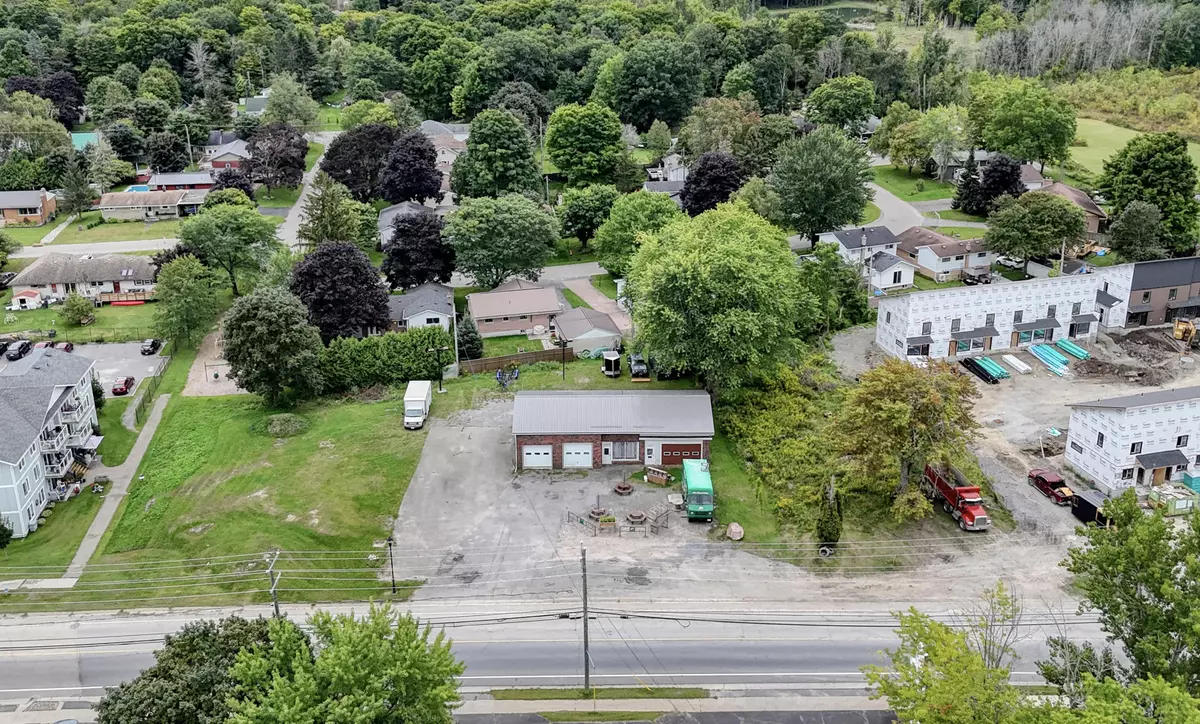 Gananoque, ON K7G 2H6,745 KING ST W