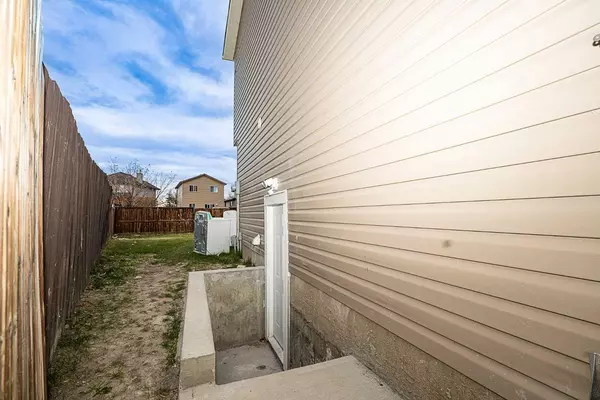 Calgary, AB T3J 3E2,339 Martinbrook PL NE