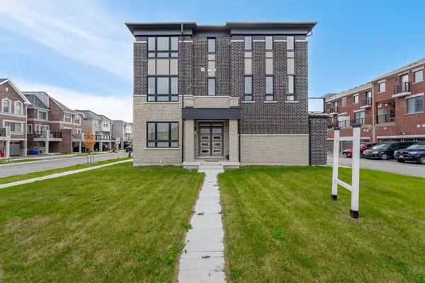 3370 Thunderbird Promenade, Pickering, ON L1X 0N1