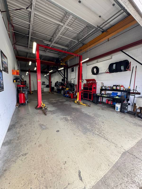 Richmond Hill, ON L4C 2Y3,110 Industrial RD #unit B