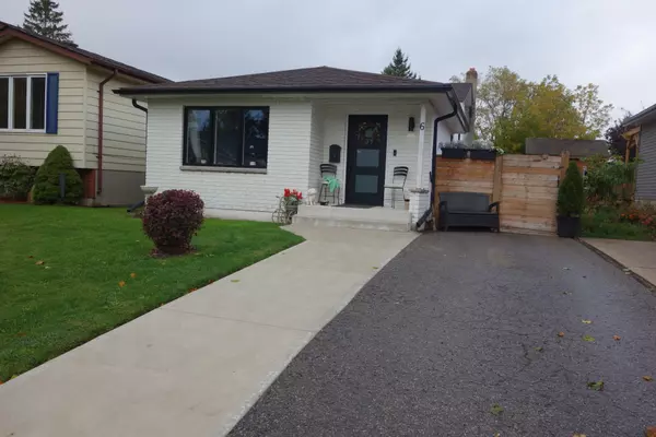 6 Leslie DR, Collingwood, ON L9Y 4P2