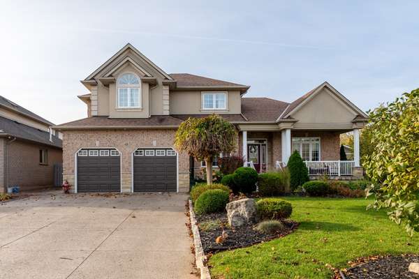 48 Tuscani DR, Hamilton, ON L8E 5W4