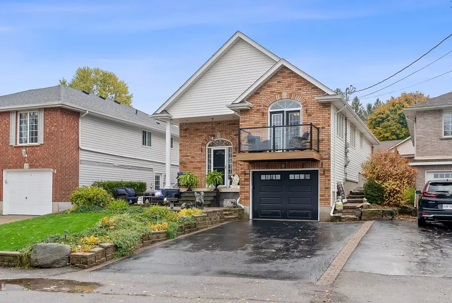 27 Forfar ST W, Haldimand, ON N3W 1J2