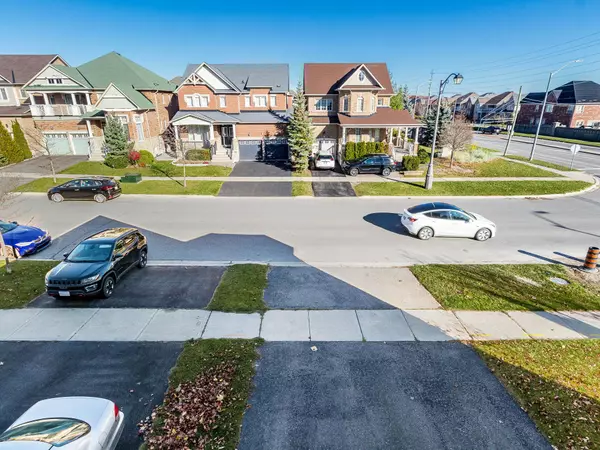 Richmond Hill, ON L4E 0J5,2 Lourakis ST