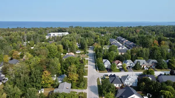 Wasaga Beach, ON L9Z 3B6,1 Cardinal WAY