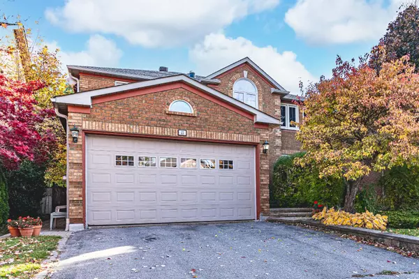 25 Grand Forest DR, Barrie, ON L4N 7E8