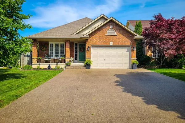 2 Hampshire PL, Hamilton, ON L8J 3W9