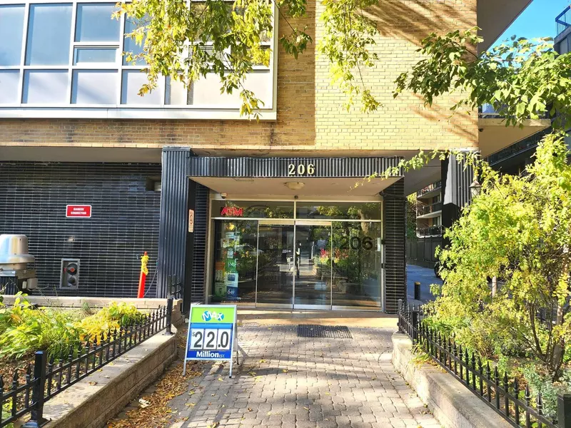 206 St. George ST, Toronto C02, ON M5R 2N6