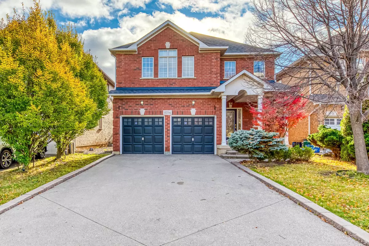 Oakville, ON L6H 7L6,1034 Agram DR