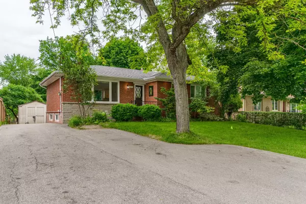 579 Lees LN, Oakville, ON L6L 4T6