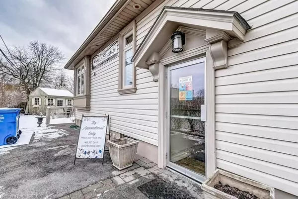 Oakville, ON L6K 1P3,110 WESTSIDE DR #Lower