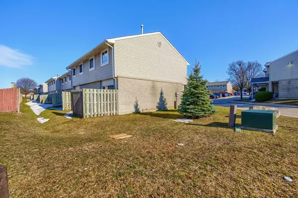 Cambridge, ON N1R 8B4,125 Sekura CRES #1