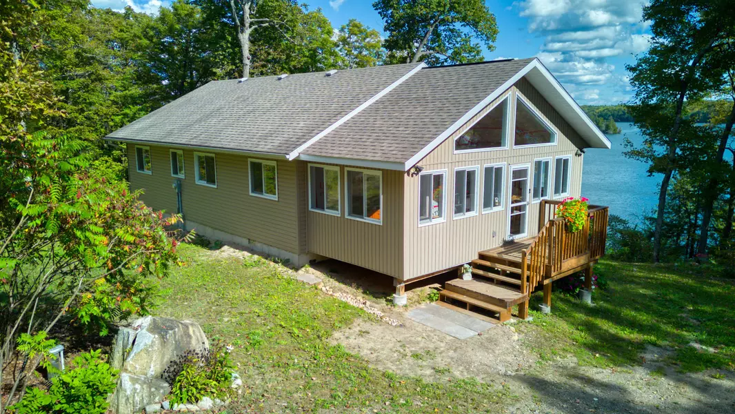 1055 ALMOST LN, North Frontenac, ON K0H 1C0