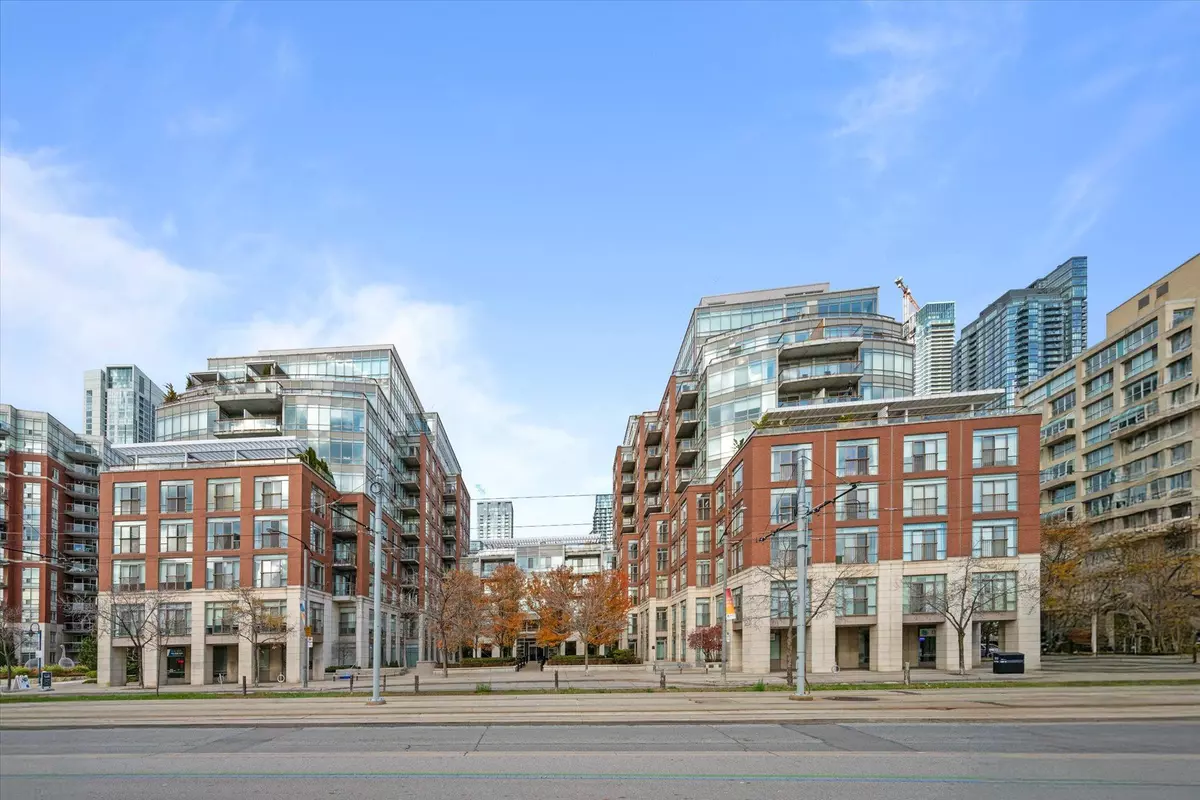 Toronto C01, ON M5V 3K8,500 Queens Quay W #PH1001W