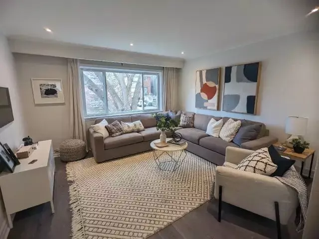 Toronto E01, ON M4L 2Z3,465 Ashdale AVE #2