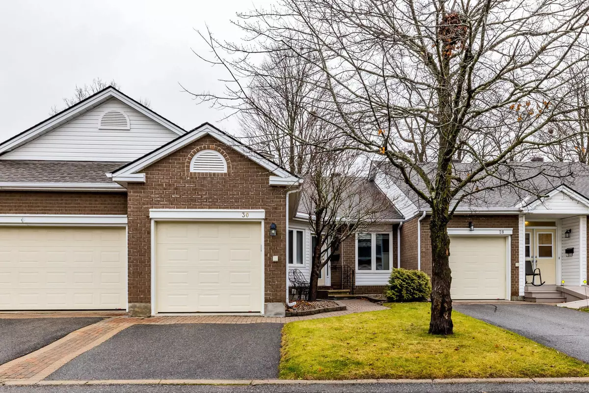 Stittsville - Munster - Richmond, ON K2S 1C8,30 Grand Cedar CT