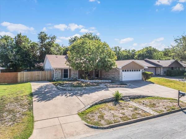 2955 Softwind Trail,  Fort Worth,  TX 76116