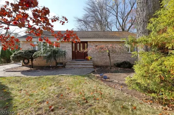 53 Princeton Ter, Oakland Boro, NJ 07436