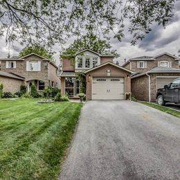 14 Barrett CRES, Ajax, ON L1T 2C7