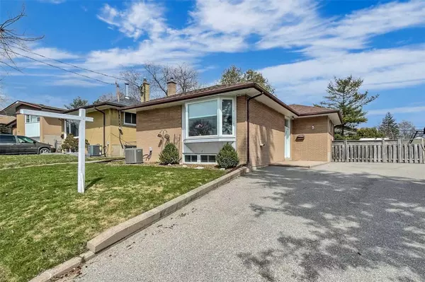 5 Mid Pines RD, Toronto E09, ON M1G 2L5